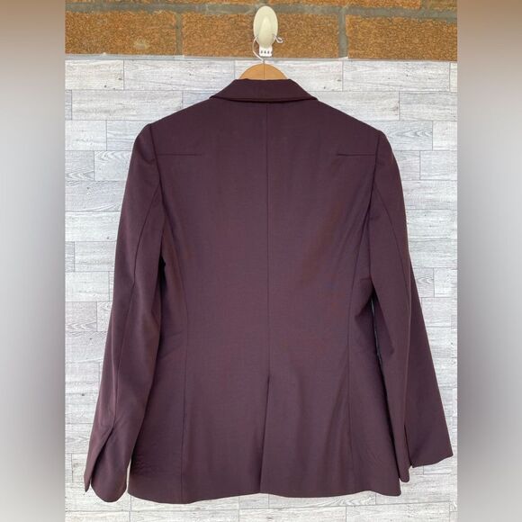 Dolce & Gabbana
Virgin wool 2 piece pant suit size 28/42 usa 6 - Picture 9 of 17